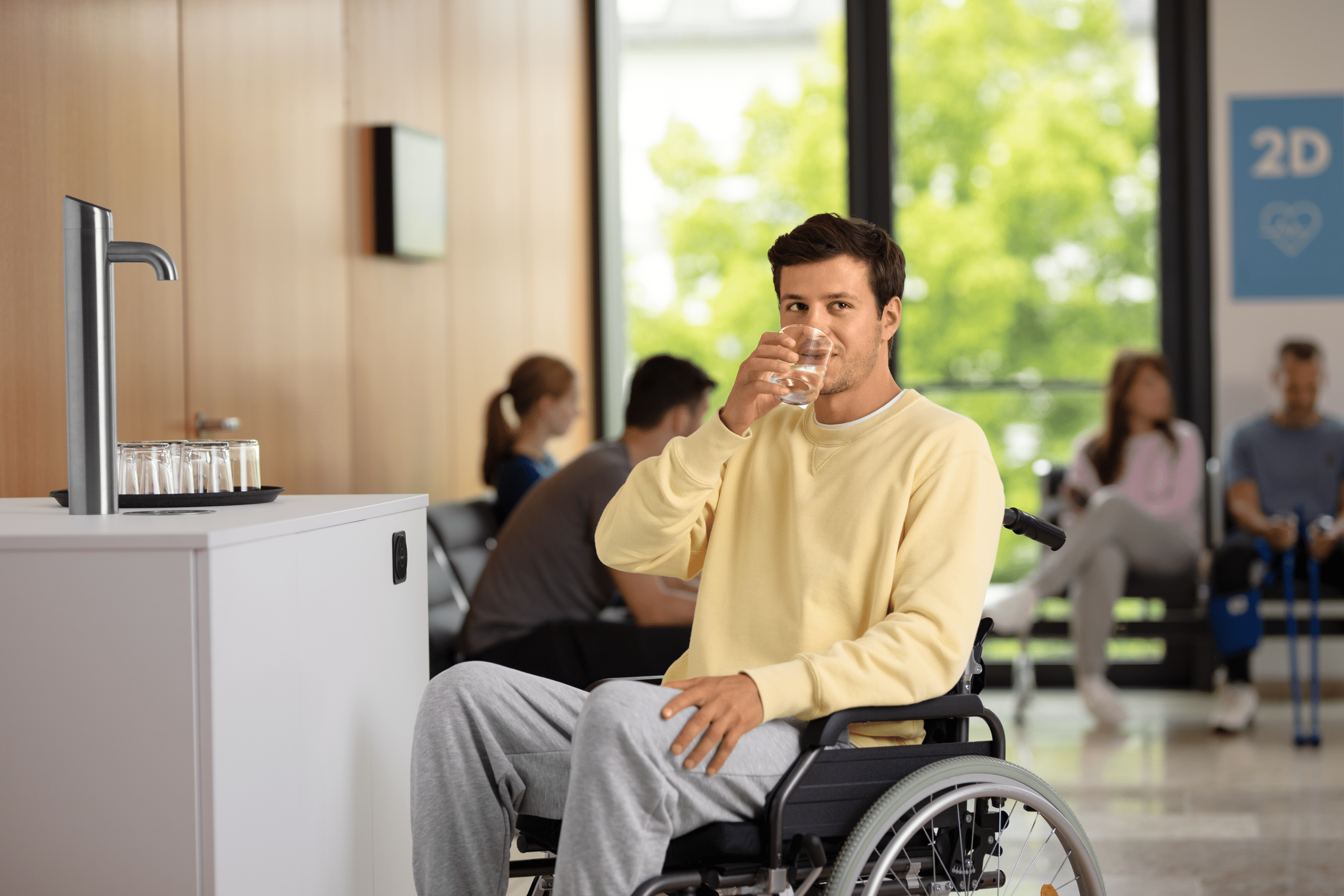 2021_BRITA_Extra_I-Shape_man_wheelchair_4